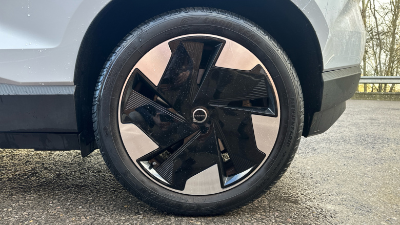 Volvo EX30 200kW SM Extended Range Plus 69kWh 5dr Auto Electric Estate